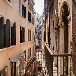 Torre Dell\'Orologio Apartment By Bricola Apartments